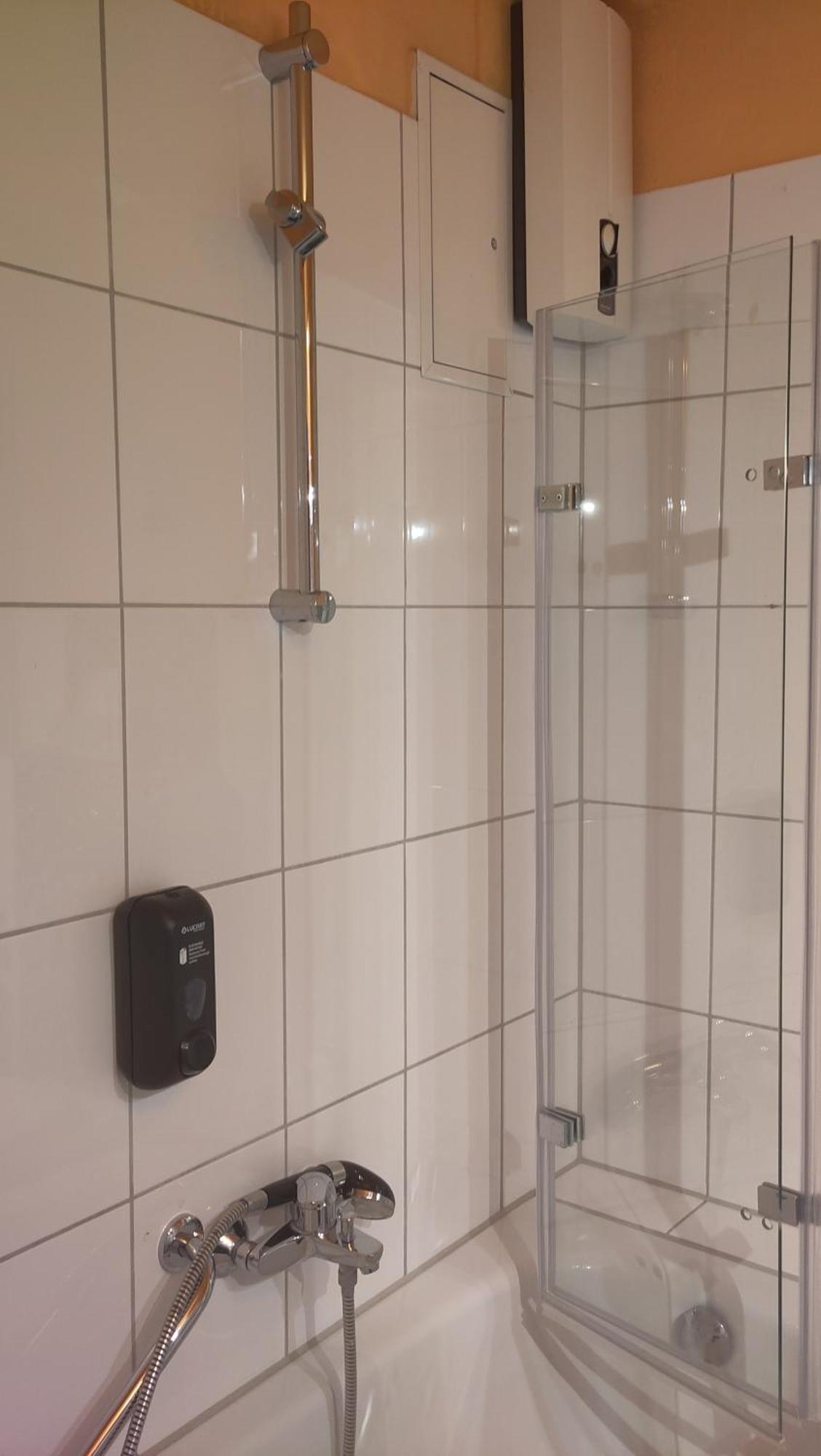 Zur Post - Huelchrath Hotel Grevenbroich Ngoại thất bức ảnh